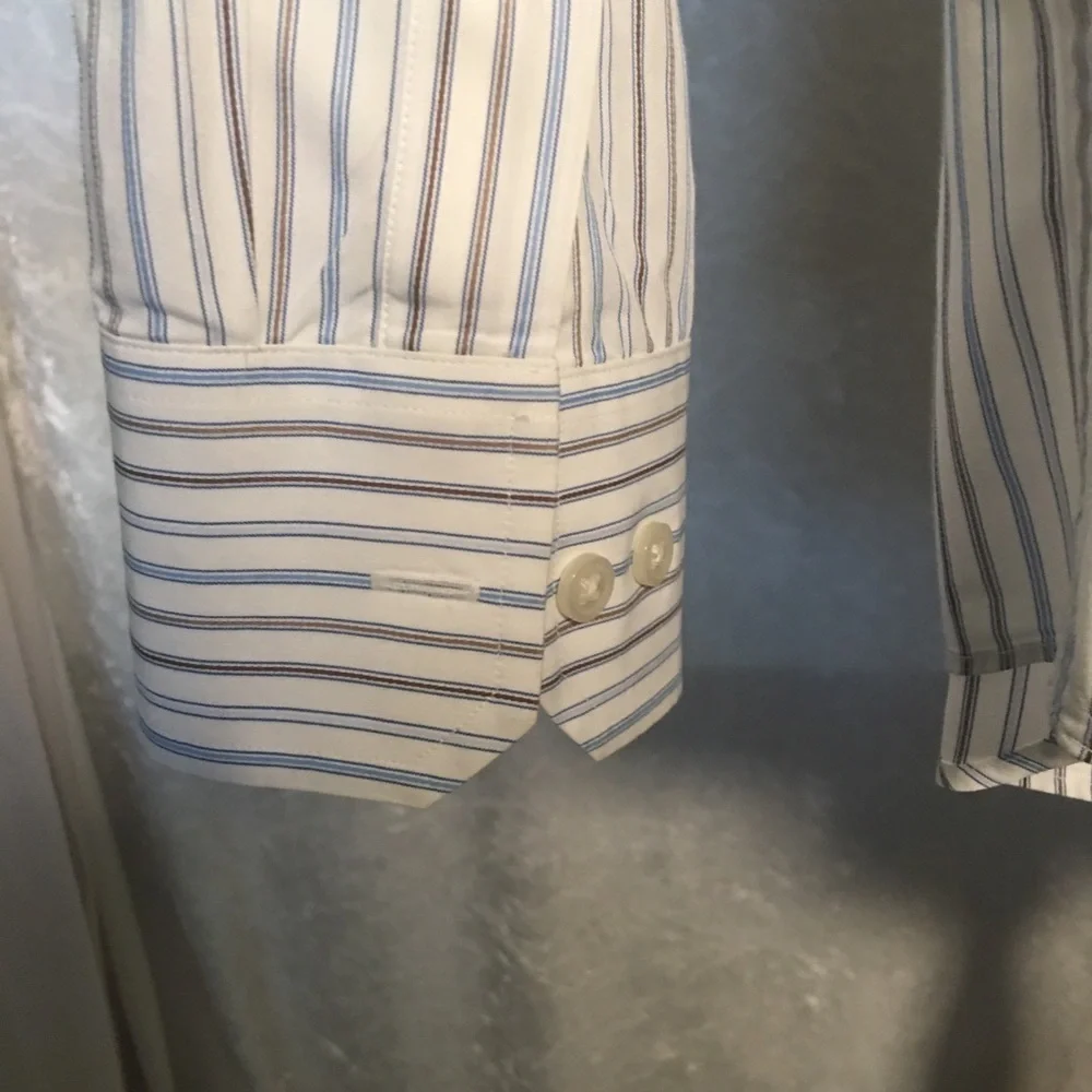 Banana Republic cotton Button up shirt Blue and Red stripes Size Medium 15 1/2